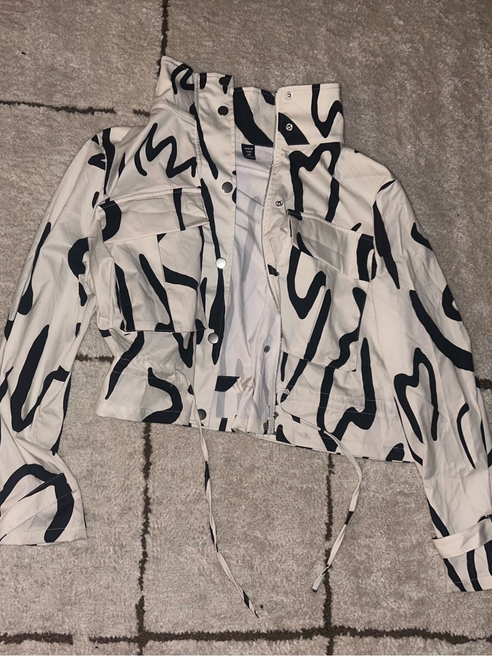 SHEIN White Cropped Utility Jacket with Black Abstract Print